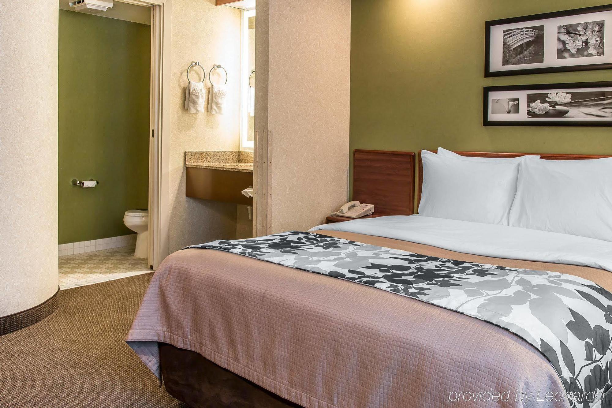 Hotel Baymont By Wyndham Flat Rock Zewnętrze zdjęcie